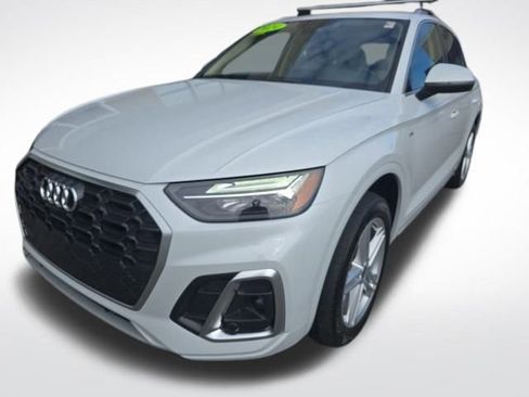 Used 2024 Audi Q5 e Premium Plus w/ Premium Plus Package image 3