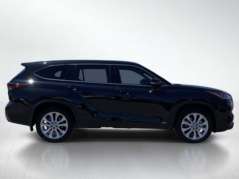 Certified 2026 Toyota Highlander Limited AWD/4WD image 10