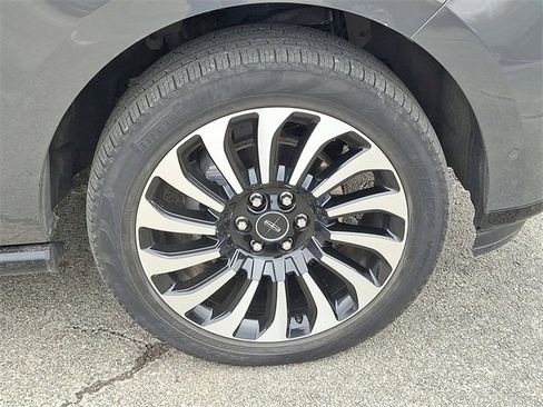 Used 2022 Lincoln Navigator Black Label image 8