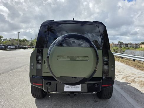 New 2026 Land Rover Defender 110 X-Dynamic SE image 6