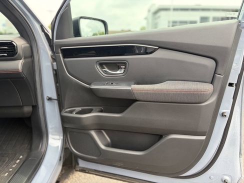 Used 2025 Honda Pilot Sport image 16