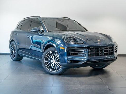 Certified 2025 Porsche Cayenne AWD/4WD image 9