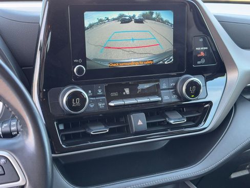 Used 2023 Toyota Highlander LE image 23