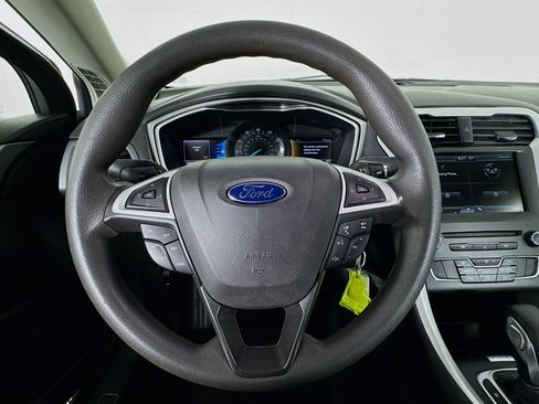 Used 2016 Ford Fusion SE image 11