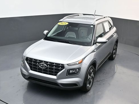 Certified 2025 Hyundai Venue SEL image 22