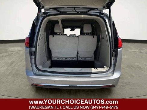 Used 2018 Chrysler Pacifica Limited w/ Advanced Safetytec Group FWD image 14