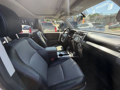 Used 2018 Toyota 4Runner SR5 Premium AWD/4WD image 32