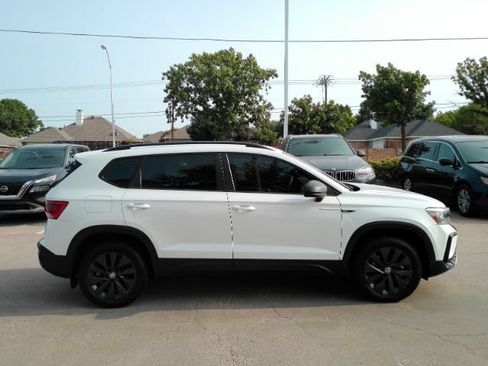 Used 2024 Volkswagen Taos S FWD image 5