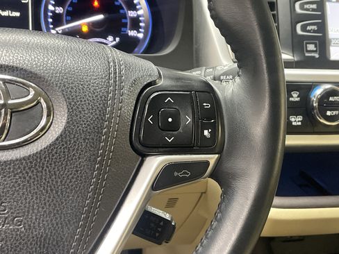 Used 2016 Toyota Highlander Limited image 19