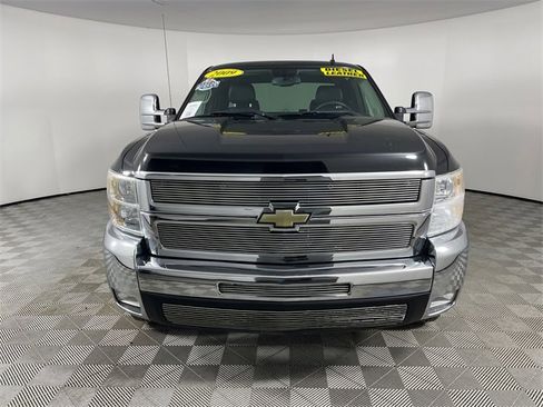Used 2009 Chevrolet Silverado 2500 LT w/ Exterior Plus Package image 25