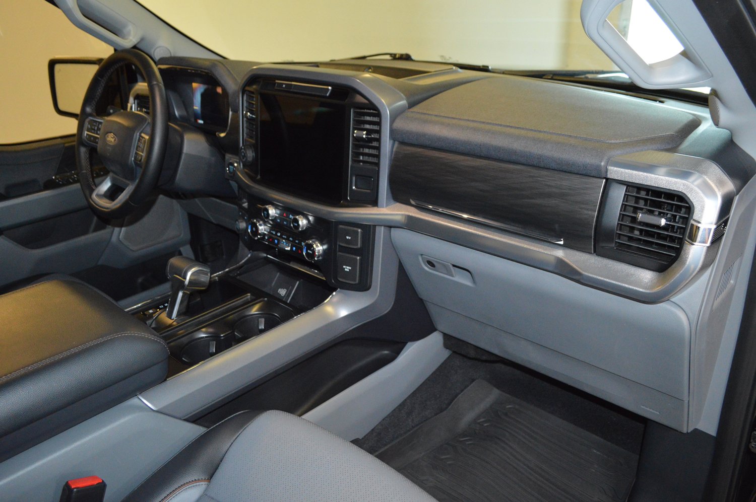 Used 2025 Ford F150 Lariat w/ Equipment Group 501A Mid AWD/4WD image 10