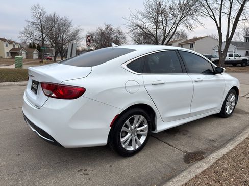 Used 2017 Chrysler 200 Limited Platinum image 7