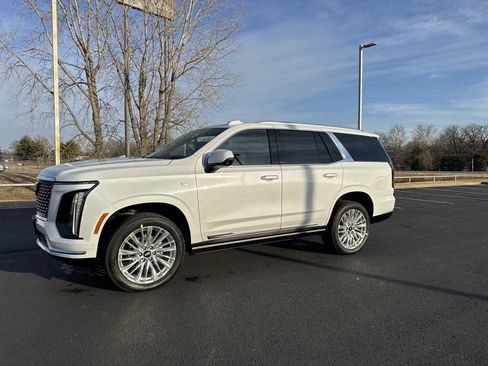 New 2026 Cadillac Escalade Luxury image 1