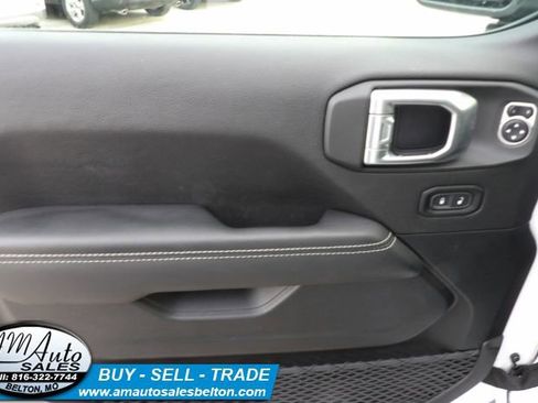 Used 2023 Jeep Wrangler Sahara w/ Cold Weather Group AWD/4WD image 18