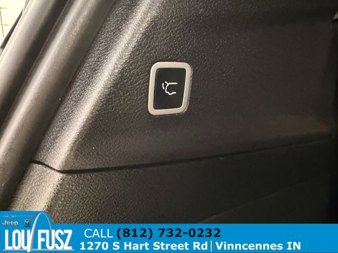 Used 2021 Chrysler Pacifica Touring-L w/ Uconnect Theater Family Group image 12