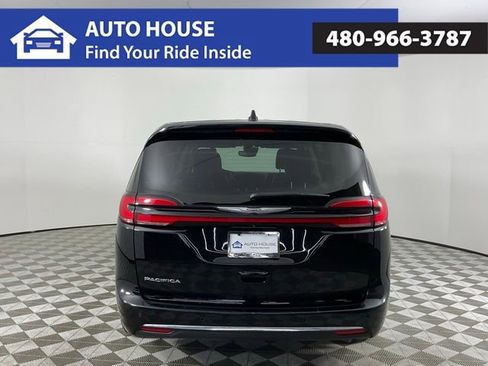 Used 2024 Chrysler Pacifica Touring-L image 6