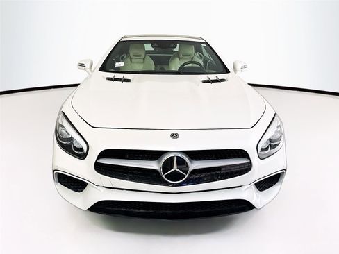 Used 2018 Mercedes-Benz SL 550 image 2