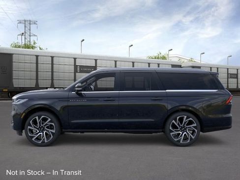 New 2026 Lincoln Navigator L Black Label AWD/4WD image 4