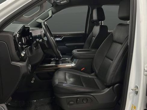 Used 2022 Chevrolet Silverado 1500 LT Trail Boss w/ LT Trail Boss Premium Package AWD/4WD image 9