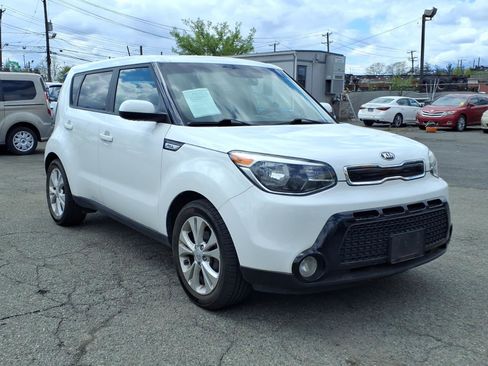 Used 2016 Kia Soul + image 1