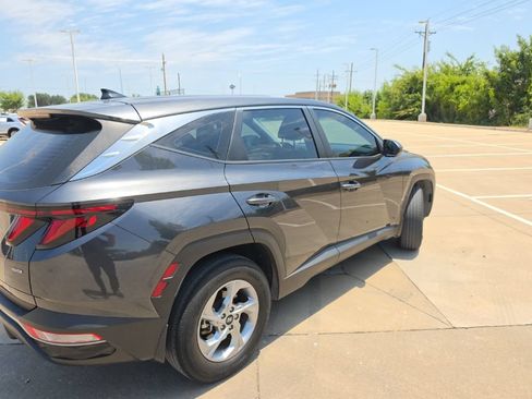 Used 2023 Hyundai Tucson SE AWD/4WD image 3