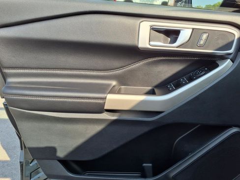 Used 2022 Ford Explorer XLT w/ Equipment Group 202A image 12