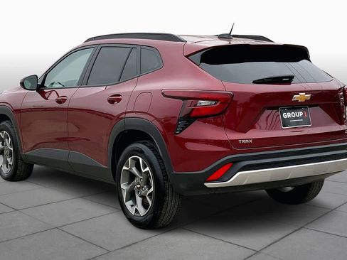 Used 2025 Chevrolet Trax LT image 11