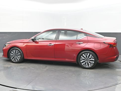 Used 2024 Nissan Altima 2.5 SV image 7
