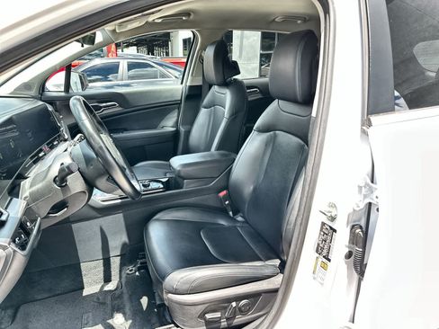 Used 2023 Kia Sportage EX FWD image 3