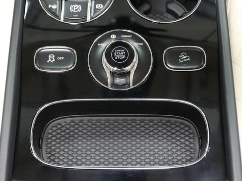 Used 2019 Bentley Bentayga AWD/4WD image 48