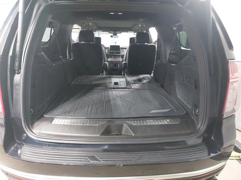 Used 2021 Chevrolet Suburban High Country image 18