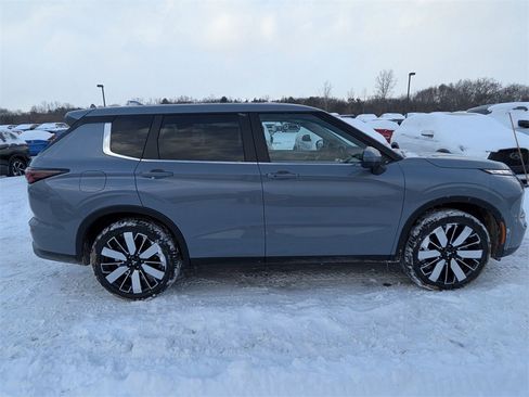 New 2026 Mitsubishi Outlander LE image 6