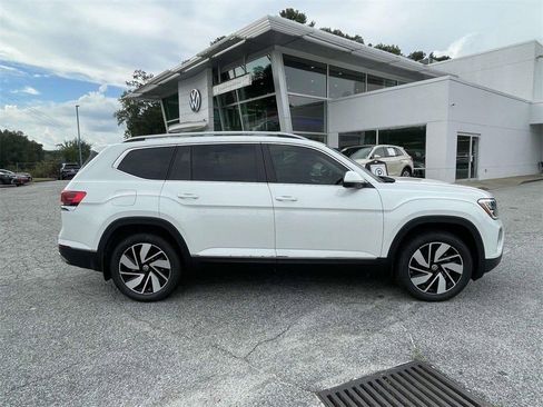 New 2025 Volkswagen Atlas SEL image 2