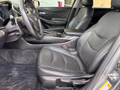 Used 2018 Chevrolet Volt Premier w/ Driver Confidence Package FWD image 9
