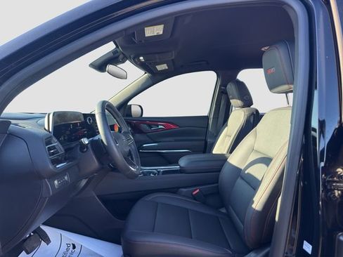 Used 2025 Chevrolet Traverse Z71 w/ Driver Confidence Package image 9