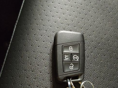 Used 2024 Volkswagen Jetta SE FWD image 32