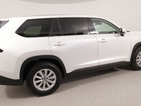Used 2024 Toyota Grand Highlander XLE image 8