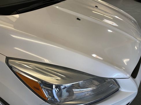 Used 2016 Ford Escape SE w/ SE Leather Comfort Package image 9