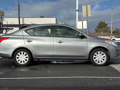Used 2013 Nissan Versa SV image 7