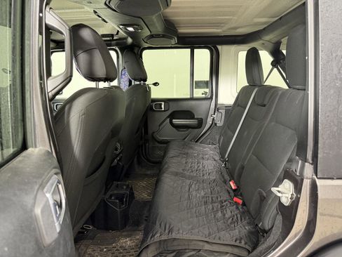 Used 2018 Jeep Wrangler Unlimited Sport S AWD/4WD image 16