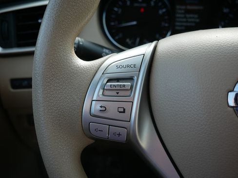 Used 2014 Nissan Rogue SV w/ SV Premium Package image 28