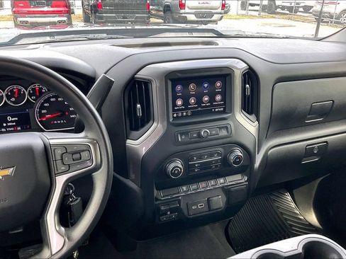 Used 2022 Chevrolet Silverado 2500 Custom w/ Custom Value Package AWD/4WD image 9