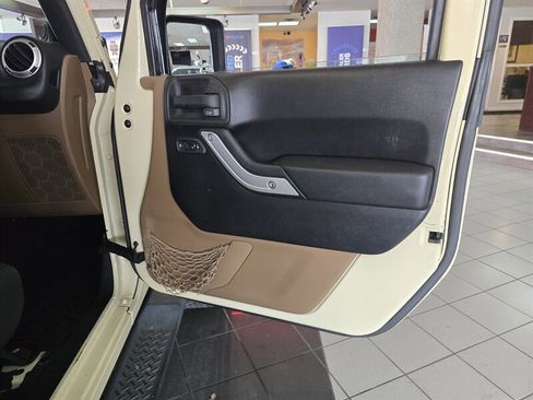 Used 2012 Jeep Wrangler Unlimited Sahara w/ Connectivity Group image 13