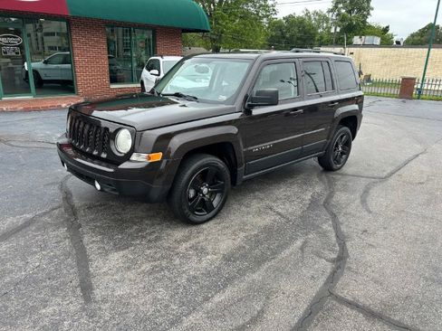 Used 2014 Jeep Patriot Limited w/ Sun/Sound Group FWD image 1