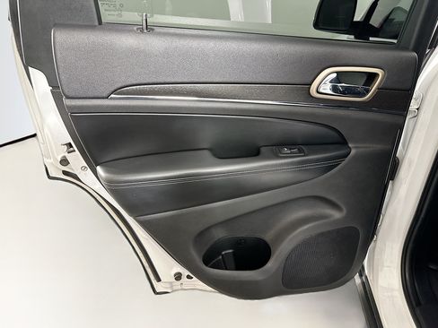 Used 2016 Jeep Grand Cherokee Limited RWD image 27