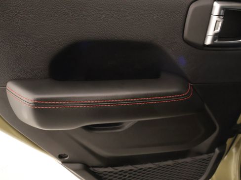 Used 2025 Jeep Wrangler Unlimited Rubicon AWD/4WD image 17