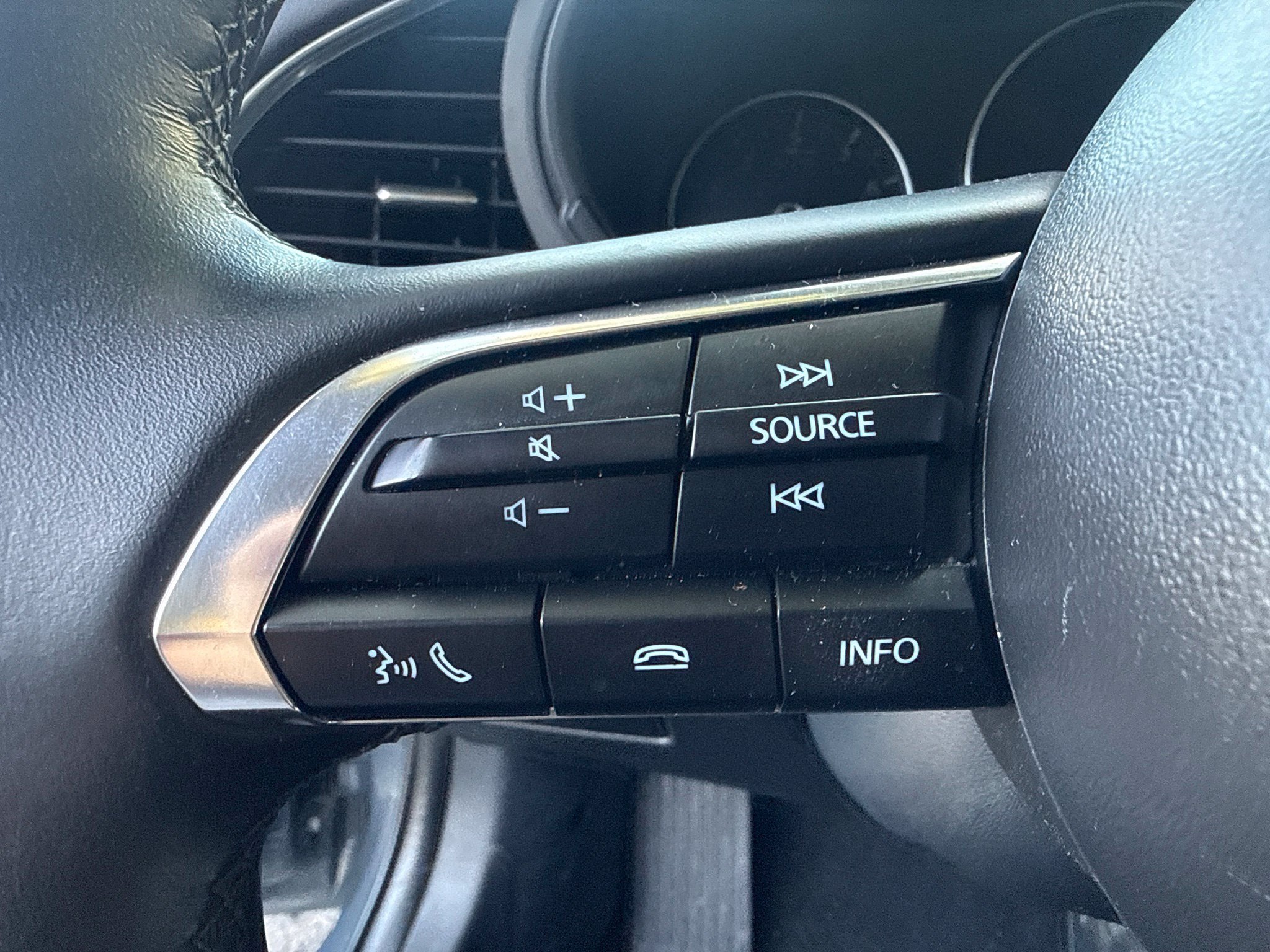 Used 2025 MAZDA MAZDA3 s AWD/4WD image 18