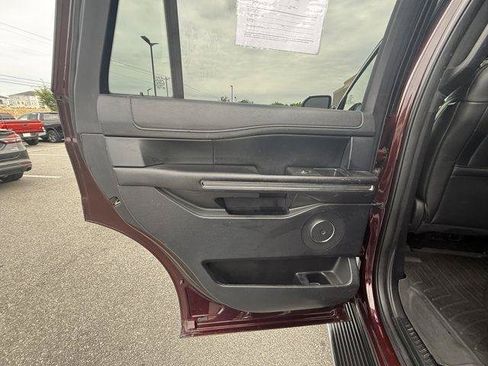 Used 2020 Ford Expedition XLT w/ Equipment Group 202A AWD/4WD image 16