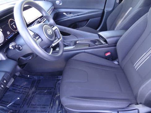 Used 2024 Hyundai Elantra SEL FWD image 6