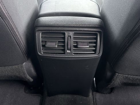 Used 2018 Nissan Rogue SV w/ Premium Package image 17